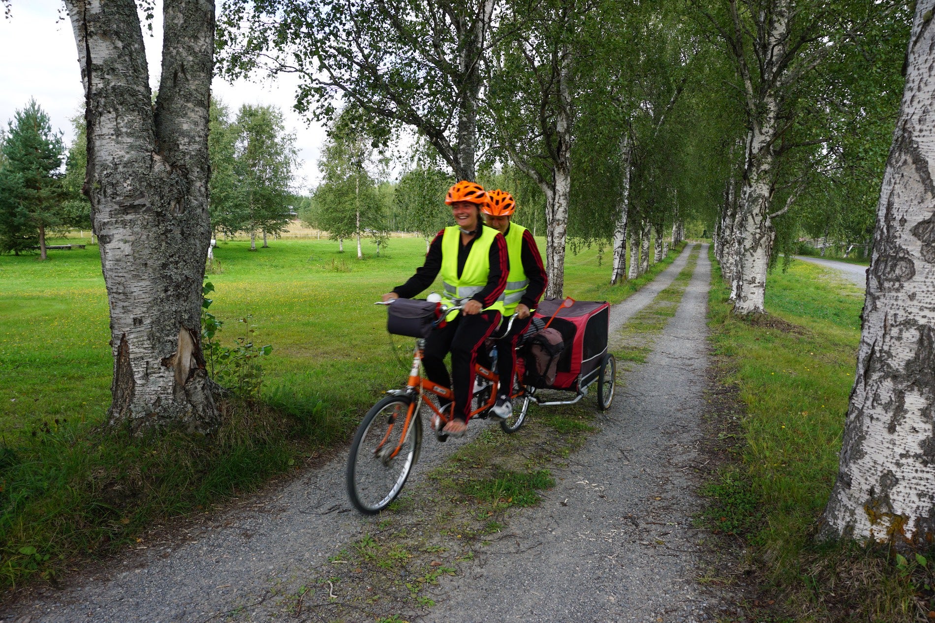 Lina Hallebratt cyklar tandemcykel i Sverige